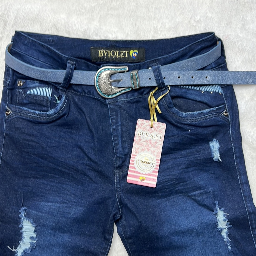 B’violet Jeans - Picture 2 of 7